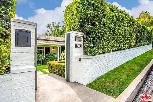 1285 Sunset Plaza Dr Photo 1