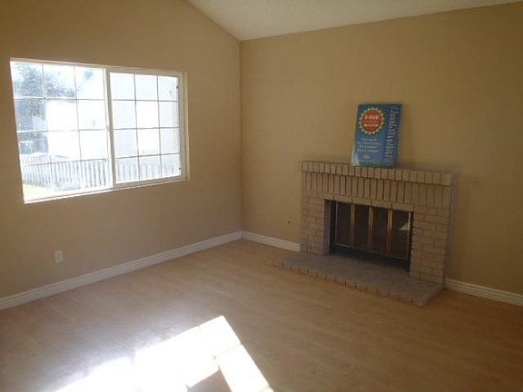 4th image of 265 Elderberry St