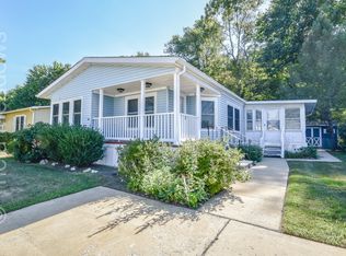 522 Raccoon Ln, Mount Laurel, NJ 08054