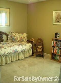 Large Guest Bedrooms : Both guest bedrooms have ceiling fans and large closets.