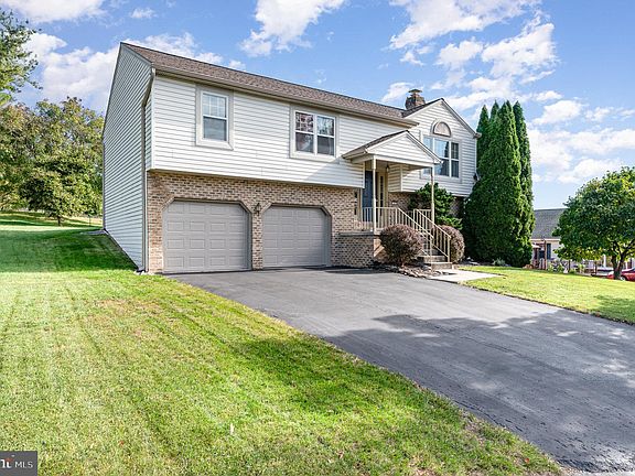 3rd image of 4 Briar Ct