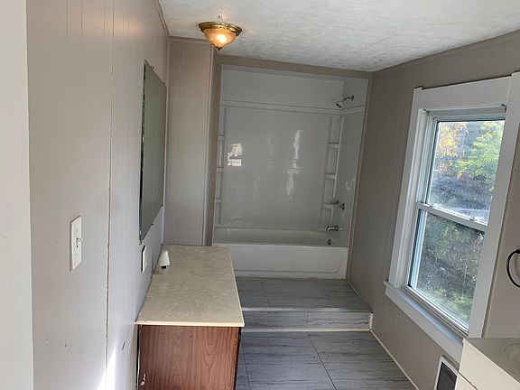 3rd image of 2305 Glen Ct