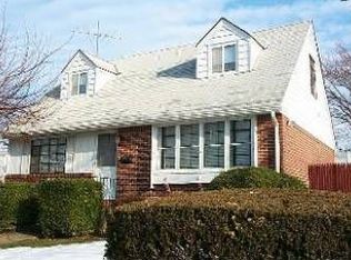 455 Gates Ave, East Meadow, NY 11554