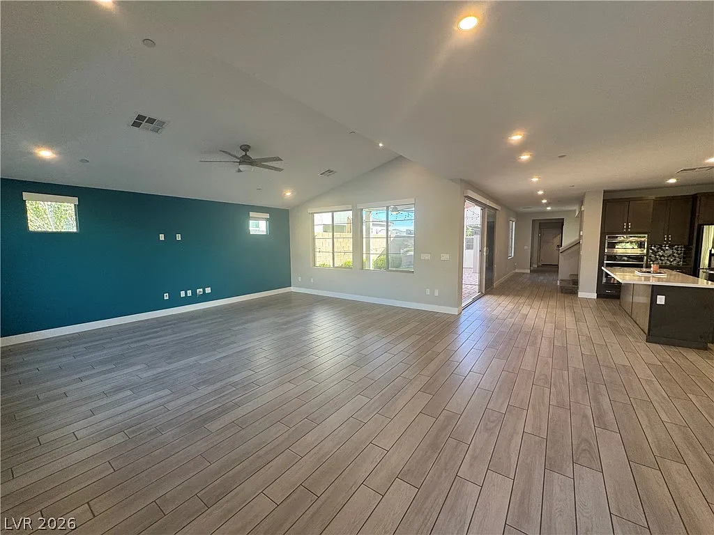 4 bed, 3.5 bath, 3564 sqft, $3,350 — Photo 2