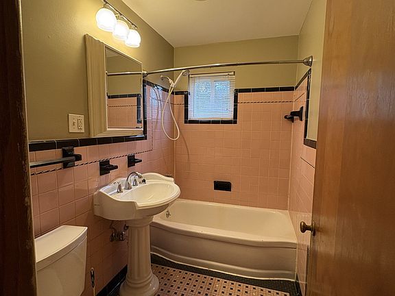4th image of 5323 Virginia Ave SE #4