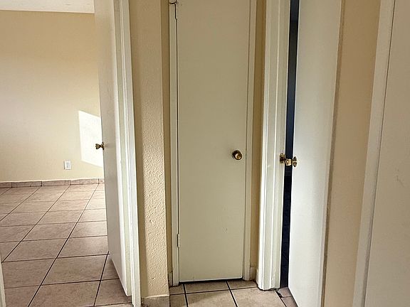 2nd image of 875 Acacia Ct