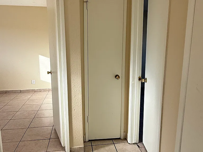 875 Acacia Ct — Photo 2