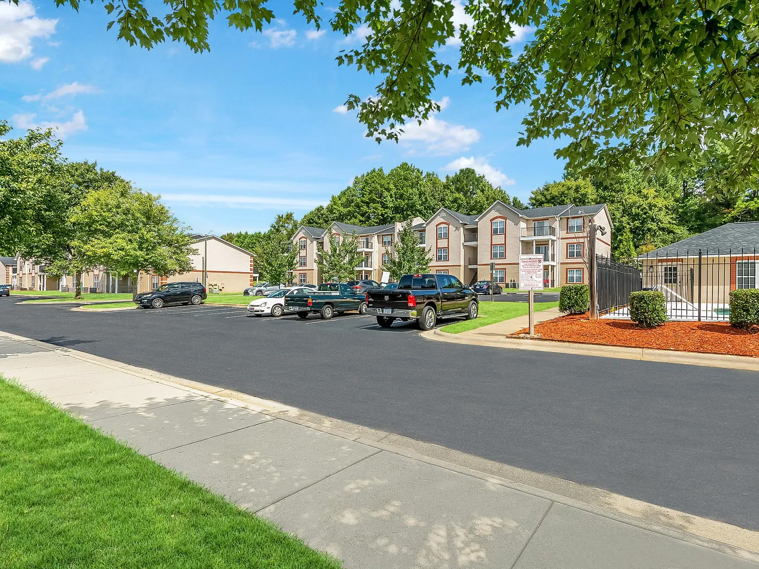 Crown Point at Kingsport Drive — Photo 3