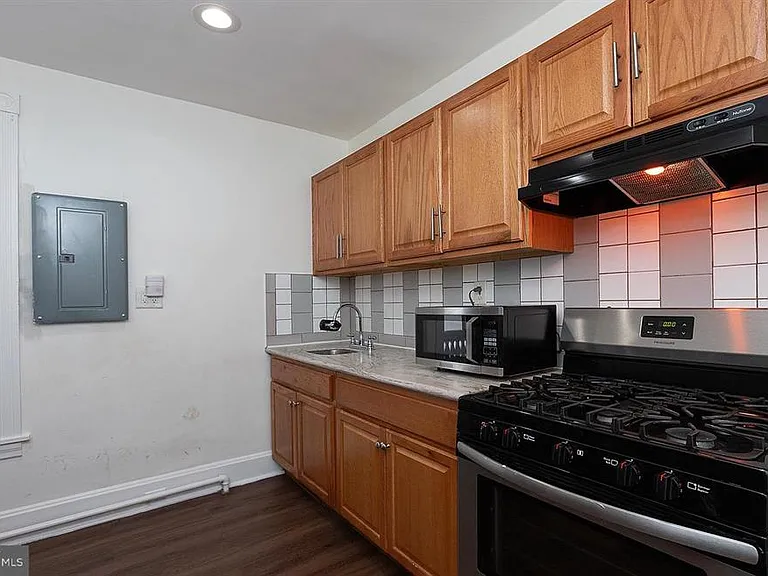 1342 State St #2R — Photo 13