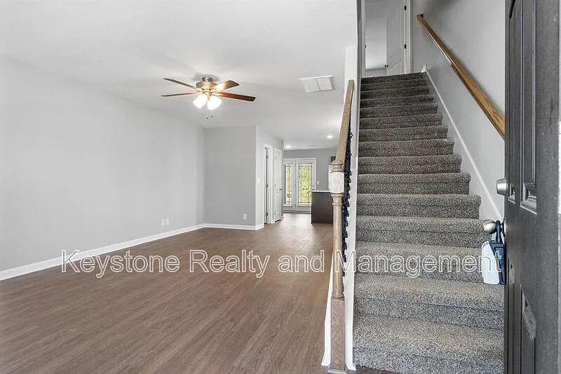 2 bed, 2.5 bath, 1226 sqft, $1,395 — Photo 3