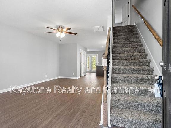 3rd image of 206 Woodland Valley Ln