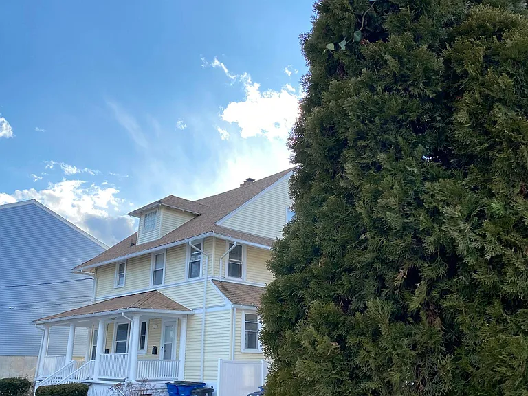 92 Townsend Ave — Photo 12