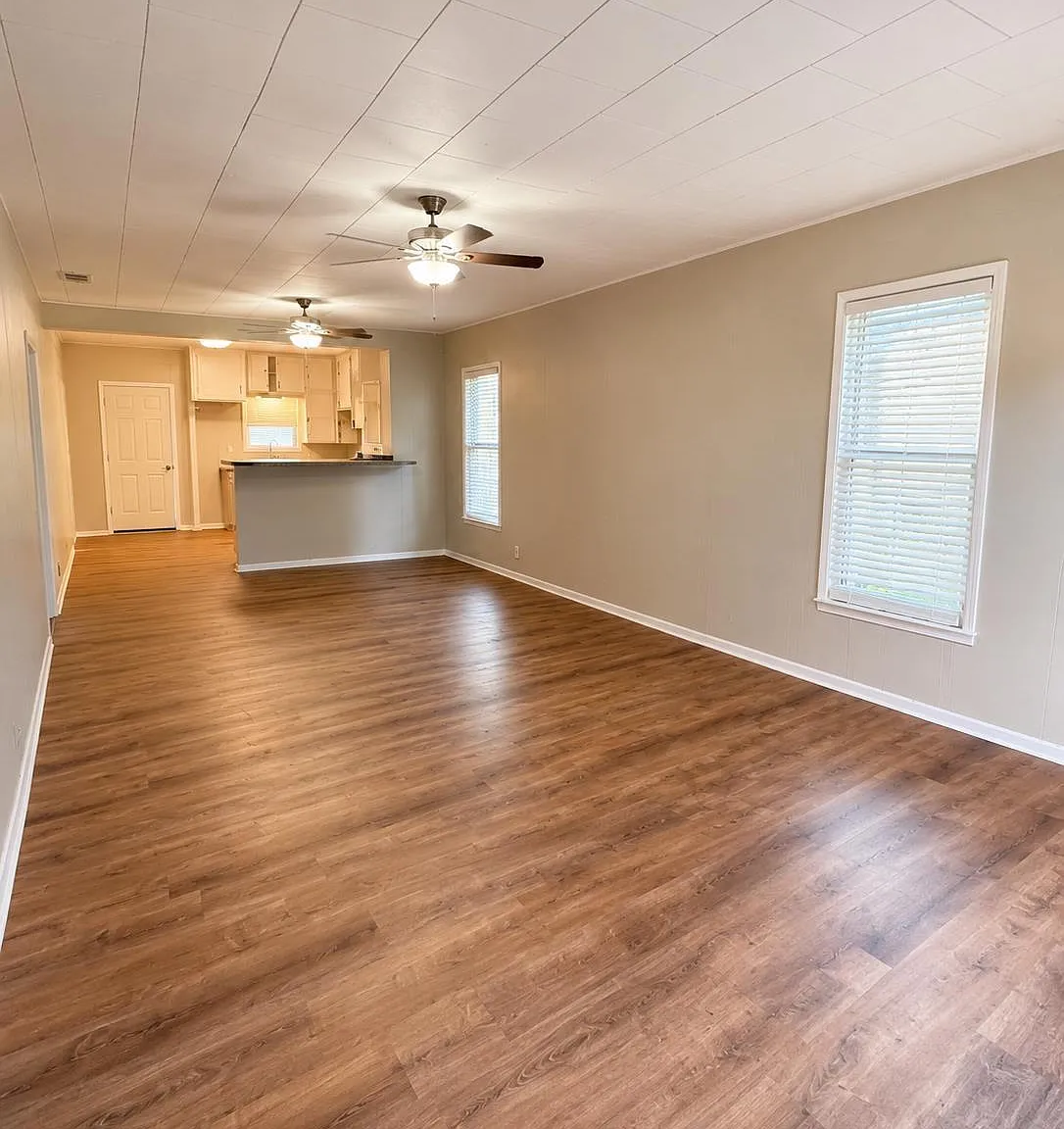 2 bed, 1.0 bath, 1106 sqft, $1,000 — Photo 2