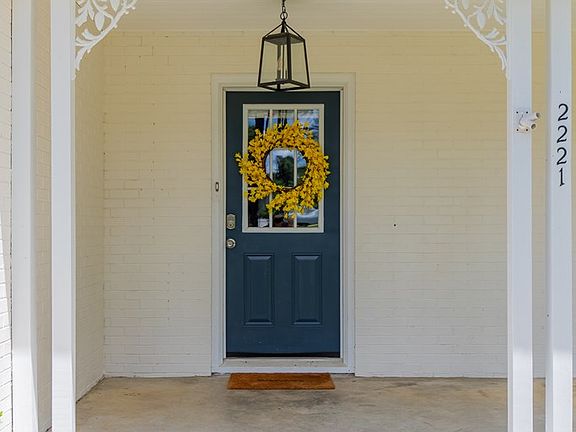3rd image of 2221 Azalea Dr