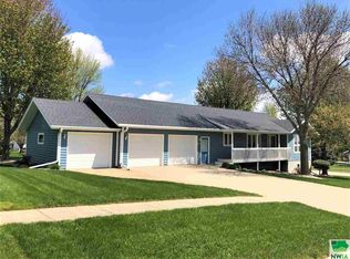 1003 6th St SE, Orange City, IA 51041