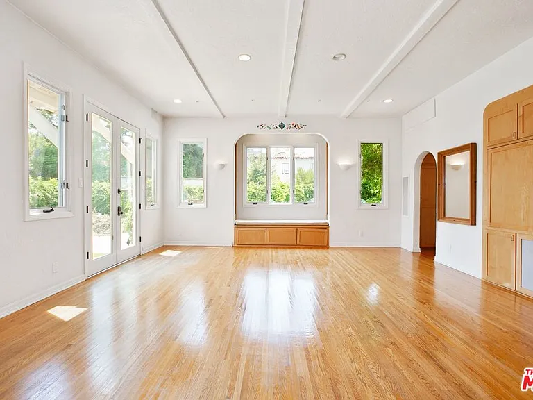 333 S McCarty Dr — Photo 9