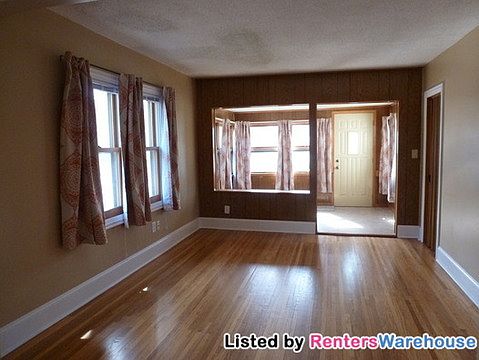 3rd image of 1428 Hazel St N