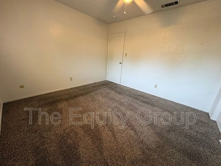 2037 S Tracy Ct — Photo 6