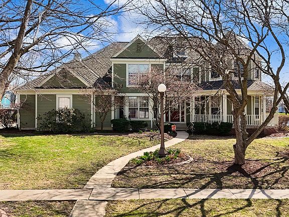 3rd image of 2204 Edgewater Pl