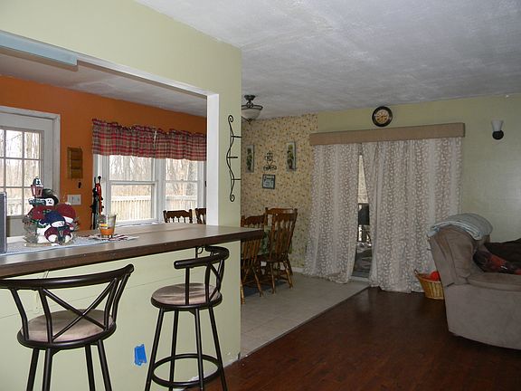 4th image of 3 Bear Ln