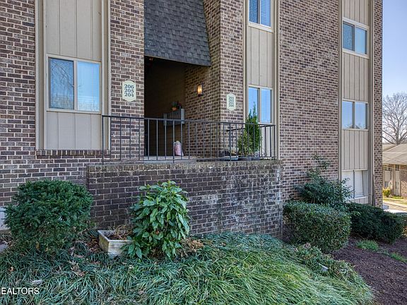2nd image of 3636 Taliluna Ave APT 201