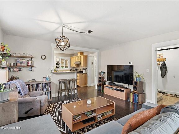 5th image of 612 W Cameron Ave