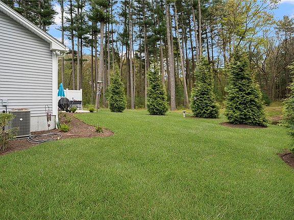 3rd image of 38 Rivers Edge Dr