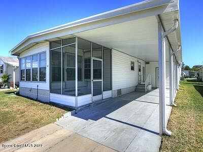 3rd image of 821 Thrush Cir