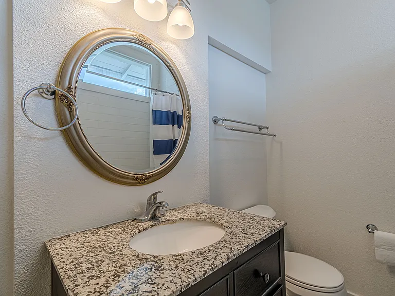 311 W Mistletoe Ave — Photo 24