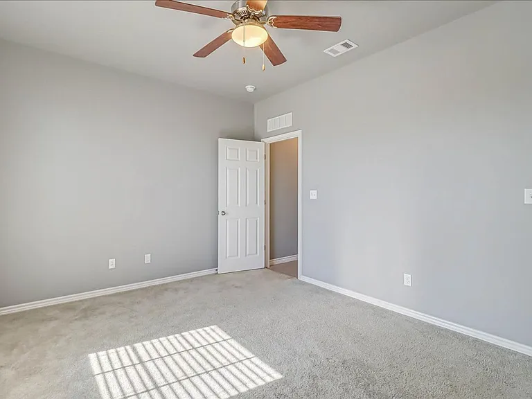2217 Ibis — Photo 37