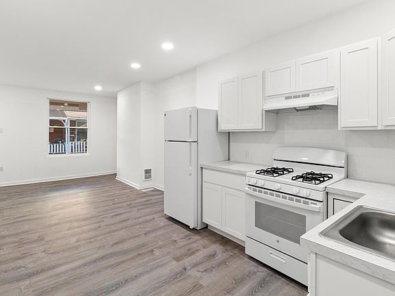 4th image of 2430 S Beulah St