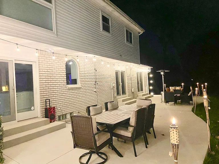 4077 Lincoln Dr — Photo 31
