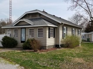 206 Archibald St, Cisne, IL 62823