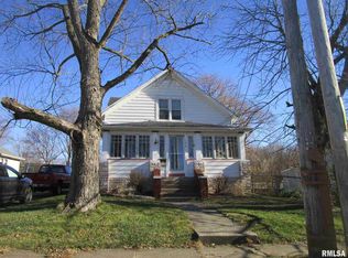 189 S Cone St, Farmington, IL 61531