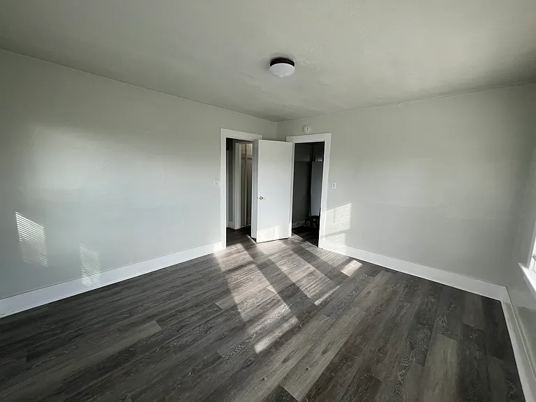 912 4th St #2 — Photo 12