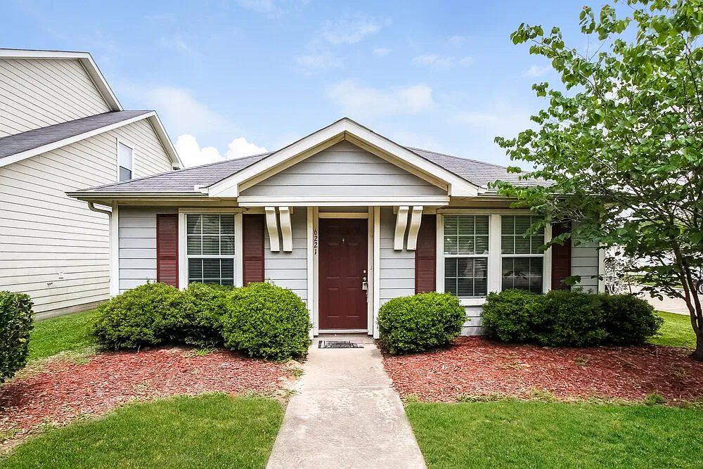 3 bed, 2.0 bath, 1204 sqft, $1,785 — Photo 1