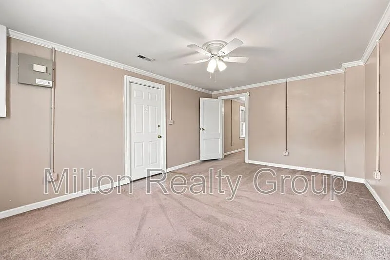 2 bed, 1.0 bath, $1,050 — Photo 4