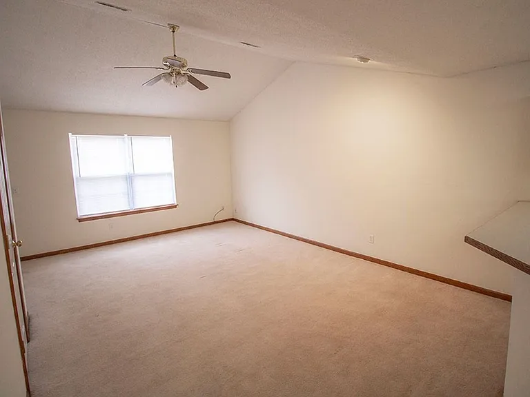 1318 Valley Creek Ln — Photo 5