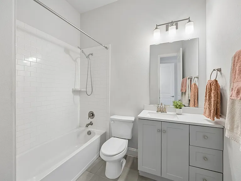 439 Montrose Dr — Photo 18