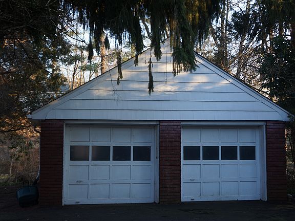 3rd image of 190 Roseland Avenue