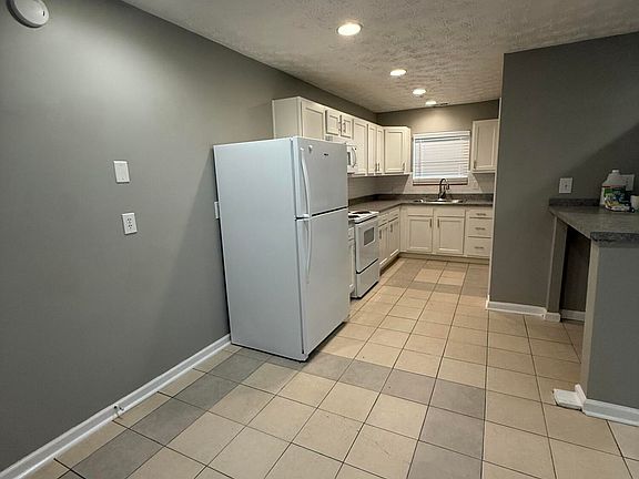 5th image of 407 Ash St