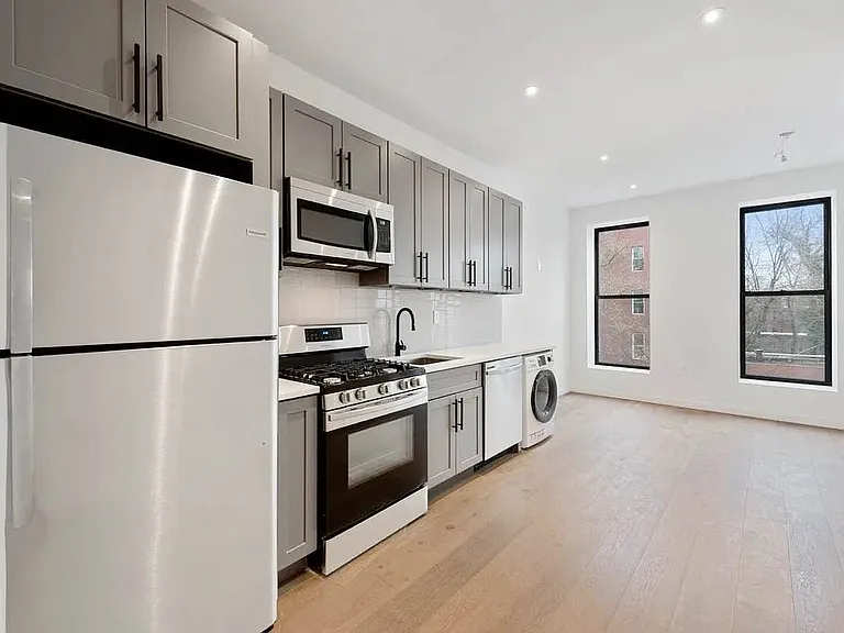 563 Putnam Ave #2 — Photo 1