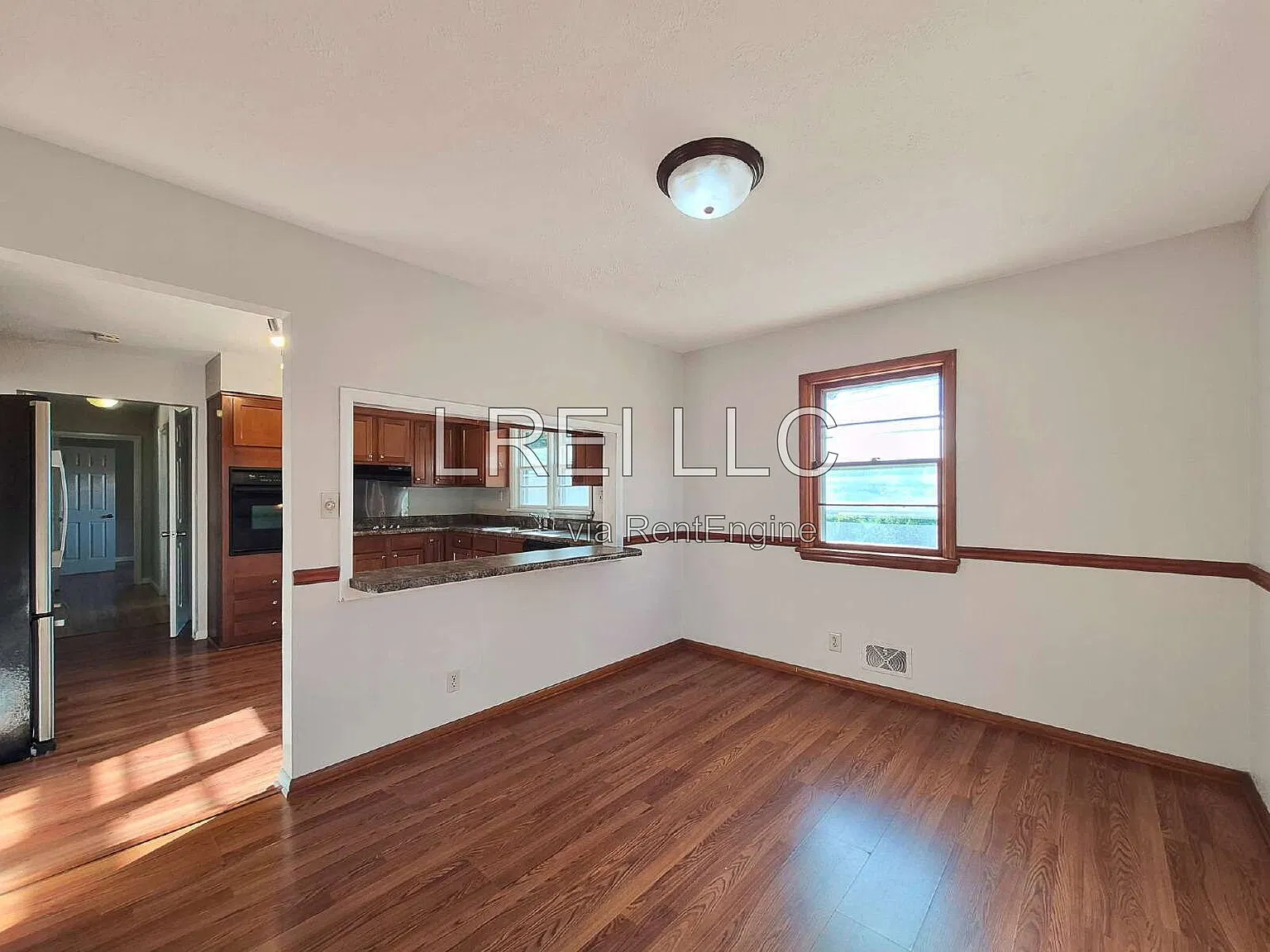 3 bed, 2.5 bath, 1296 sqft, $1,650 — Photo 3