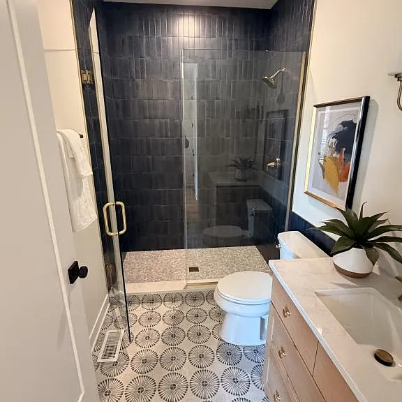 717 N Brainard St — Photo 3