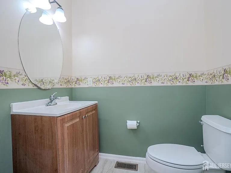 31 Hawthorn Dr — Photo 7