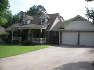 106 Lakeshore Dr, Russellville, AR 72802