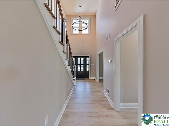 5th image of 4740 Hillcrest Ln