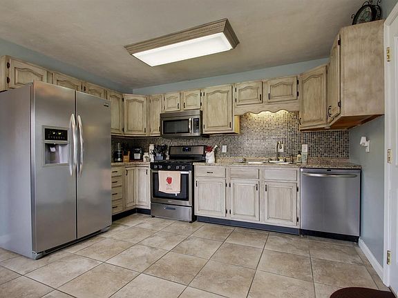 4th image of 1100 Madonna Dr