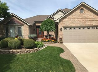 52756 Fawn Dr, Macomb, MI 48042