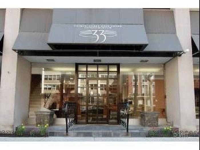 Boutique building